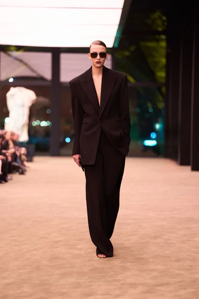 Look 4